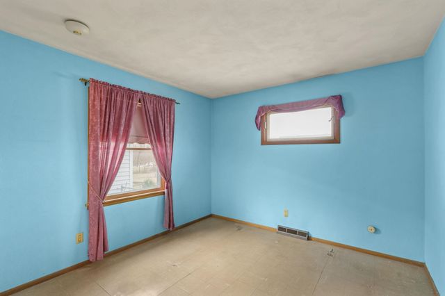 2827 W 13th Street, Davenport, IA 52804