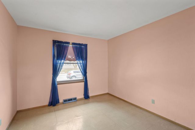 2827 W 13th Street, Davenport, IA 52804