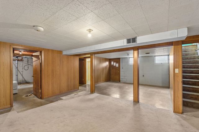 2827 W 13th Street, Davenport, IA 52804