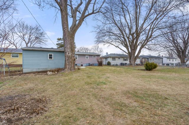 2827 W 13th Street, Davenport, IA 52804