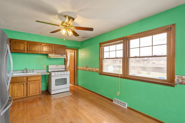 2827 W 13th Street, Davenport, IA 52804