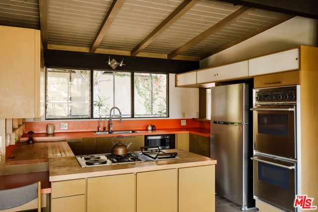 2 Seahurst Road, Rolling Hills Estates, CA 90274