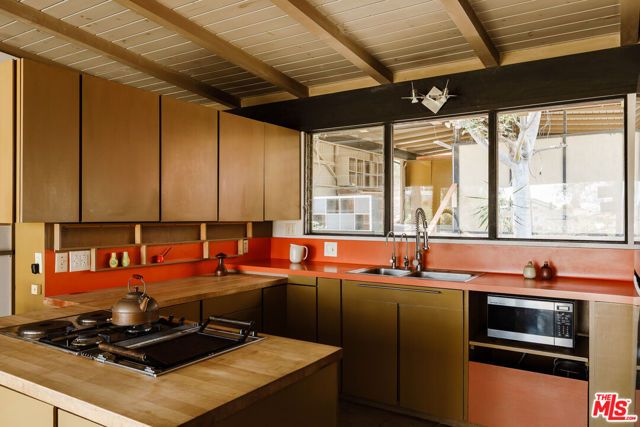 2 Seahurst Road, Rolling Hills Estates, CA 90274