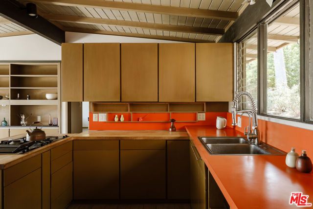 2 Seahurst Road, Rolling Hills Estates, CA 90274