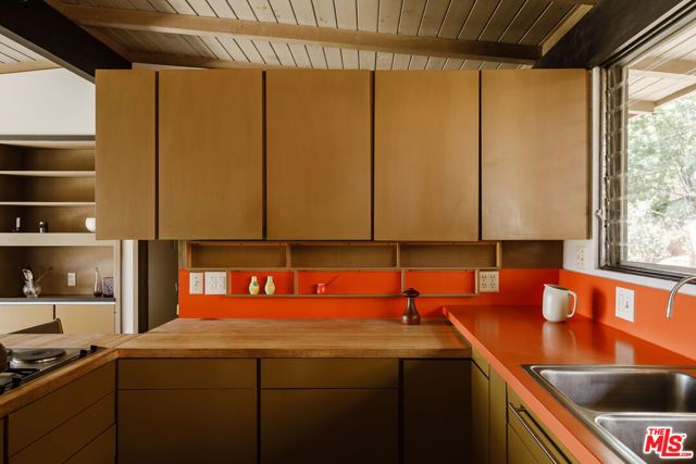 2 Seahurst Road, Rolling Hills Estates, CA 90274