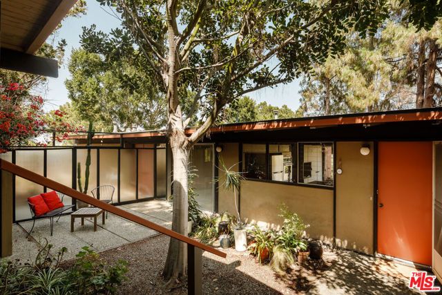 2 Seahurst Road, Rolling Hills Estates, CA 90274