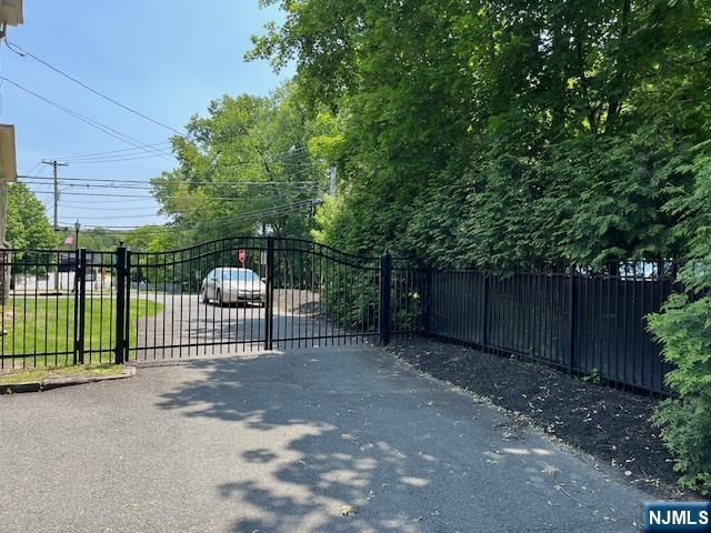 889 Circle Avenue, Franklin Lakes, NJ 07417