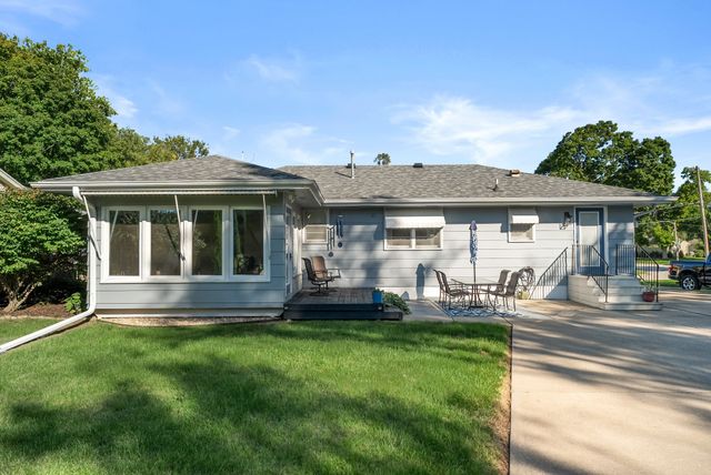 624 21st Street, West Des Moines, IA 50265