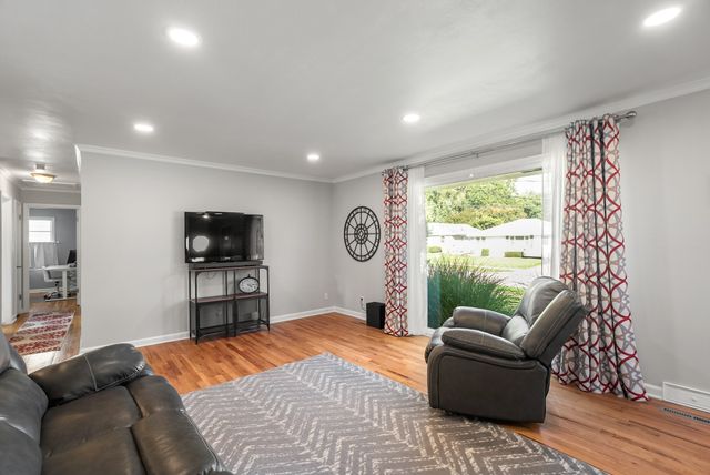 624 21st Street, West Des Moines, IA 50265