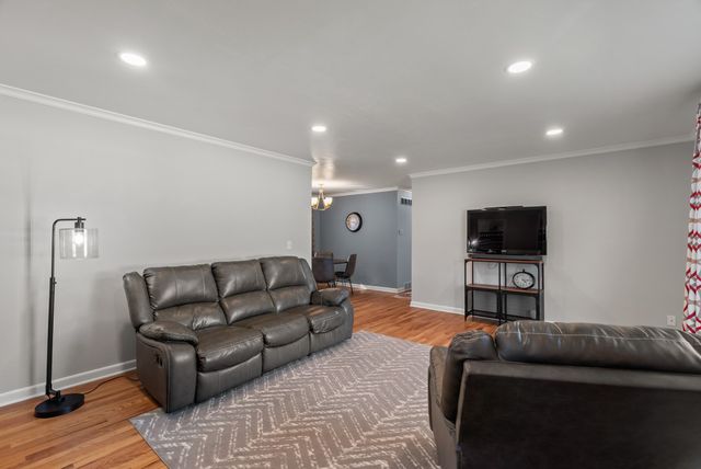 624 21st Street, West Des Moines, IA 50265