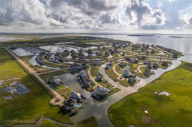 7 Shell Key, Hitchcock, TX 77563