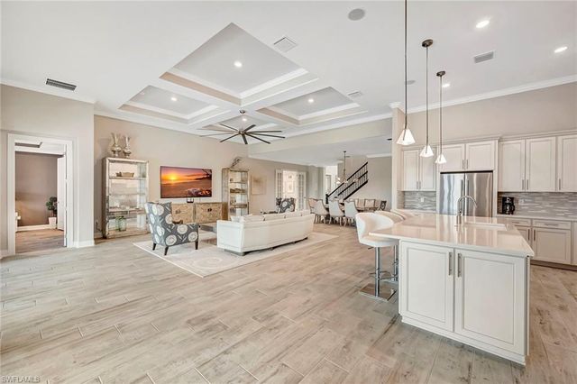9574 Everglades DR, Naples, FL 34120