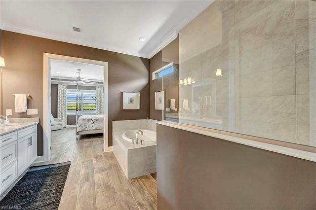 9574 Everglades DR, Naples, FL 34120