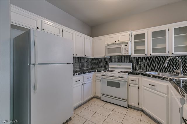 1300 South ARLINGTON Street 123, Las Vegas, NV 89104