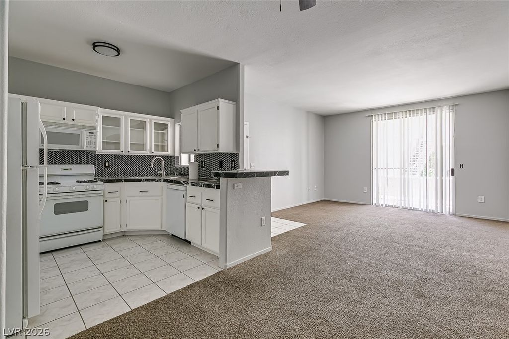 1300 South ARLINGTON Street 123, Las Vegas, NV 89104