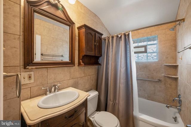 2004 ORMAND RD, Baltimore, MD 21222