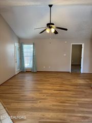 2700 Glacier Way, Knoxville, TN 37924