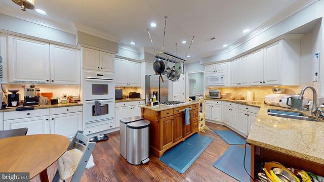 2007 MAYFAIR MCLEAN CT, Falls Church, VA 22043