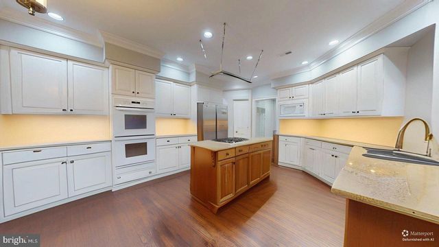 2007 MAYFAIR MCLEAN CT, Falls Church, VA 22043