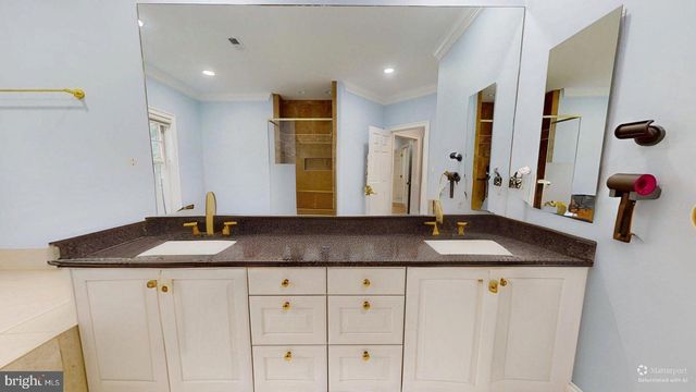 2007 MAYFAIR MCLEAN CT, Falls Church, VA 22043