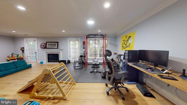 2007 MAYFAIR MCLEAN CT, Falls Church, VA 22043