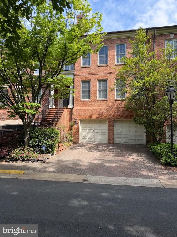 2007 MAYFAIR MCLEAN CT, Falls Church, VA 22043