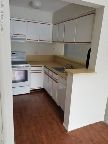 14200 Ivanhoe Drive 158, Sterling Heights, MI 48312