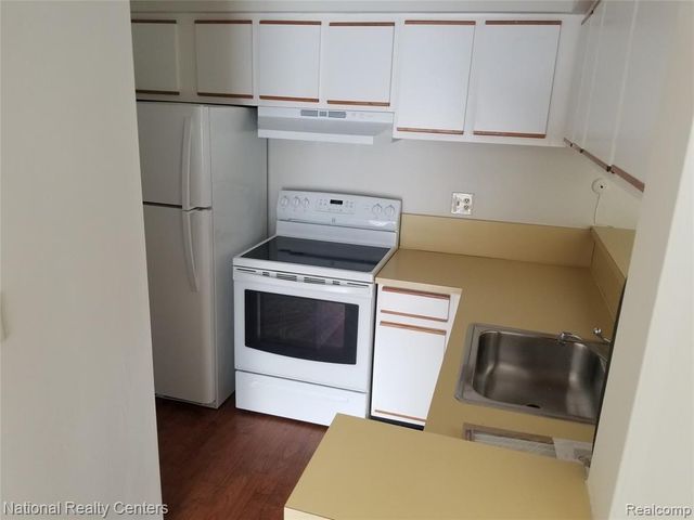 14200 Ivanhoe Drive 158, Sterling Heights, MI 48312