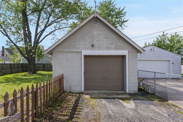 123 Lafayette Street, Elyria, OH 44035