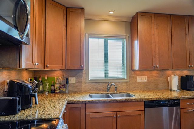 9747 N County Road 393, Louise, TX 77455