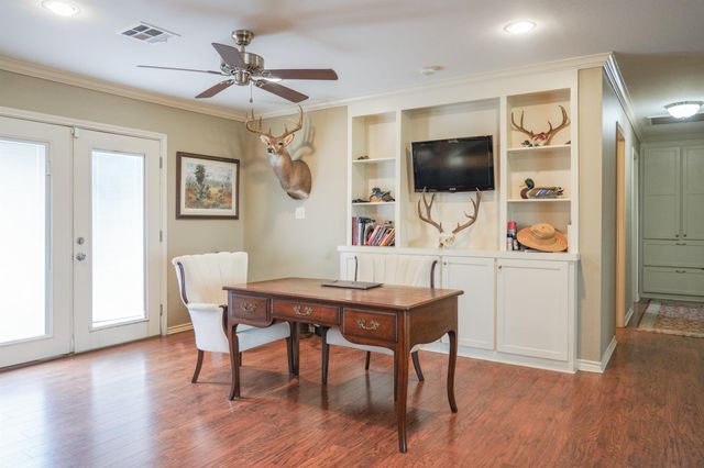 9747 N County Road 393, Louise, TX 77455