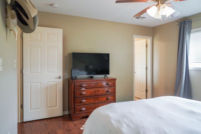 9747 N County Road 393, Louise, TX 77455