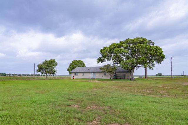 9747 N County Road 393, Louise, TX 77455