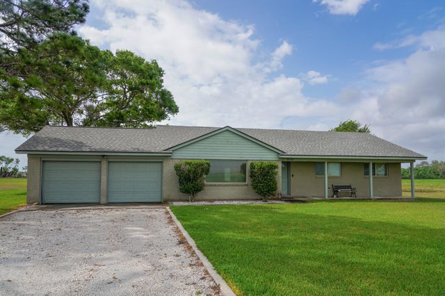 9747 N County Road 393, Louise, TX 77455