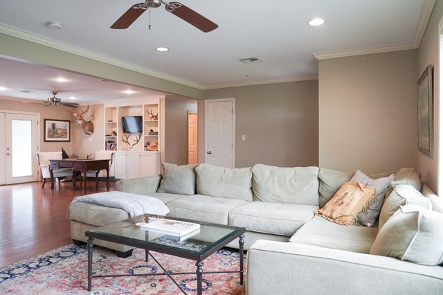 9747 N County Road 393, Louise, TX 77455