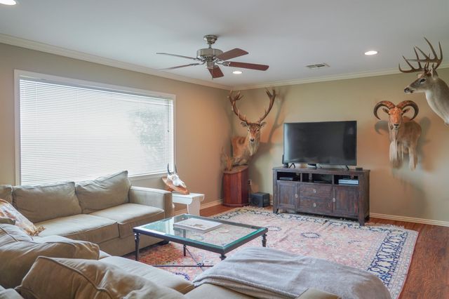 9747 N County Road 393, Louise, TX 77455