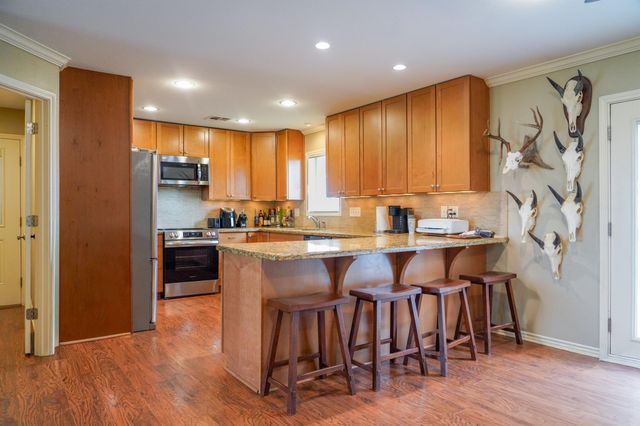 9747 N County Road 393, Louise, TX 77455