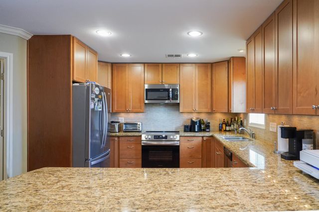 9747 N County Road 393, Louise, TX 77455