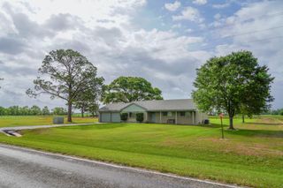 9747 N County Road 393, Louise, TX 77455