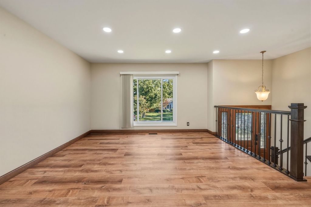 412 Sherwood Drive, Streamwood, IL 60107 — photo 4