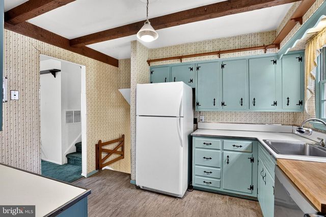 6 WICKFORD AVE, Ewing, NJ 08628