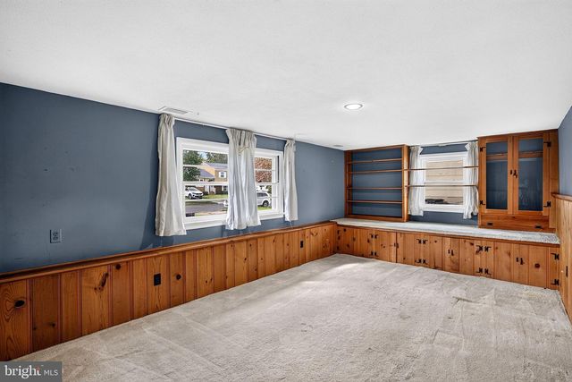 6 WICKFORD AVE, Ewing, NJ 08628
