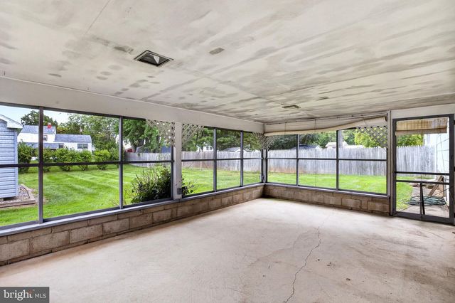 6 WICKFORD AVE, Ewing, NJ 08628