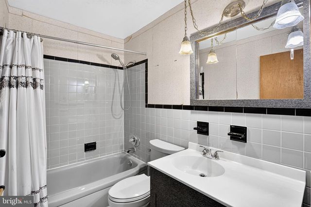 6 WICKFORD AVE, Ewing, NJ 08628