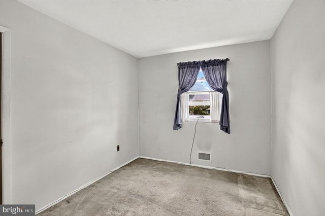 6 WICKFORD AVE, Ewing, NJ 08628