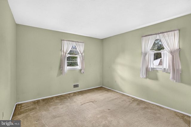 6 WICKFORD AVE, Ewing, NJ 08628