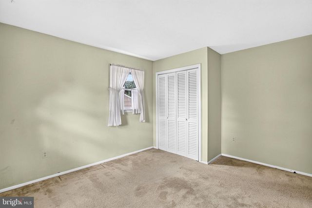 6 WICKFORD AVE, Ewing, NJ 08628