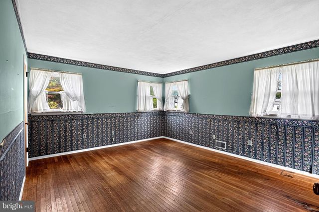 6 WICKFORD AVE, Ewing, NJ 08628
