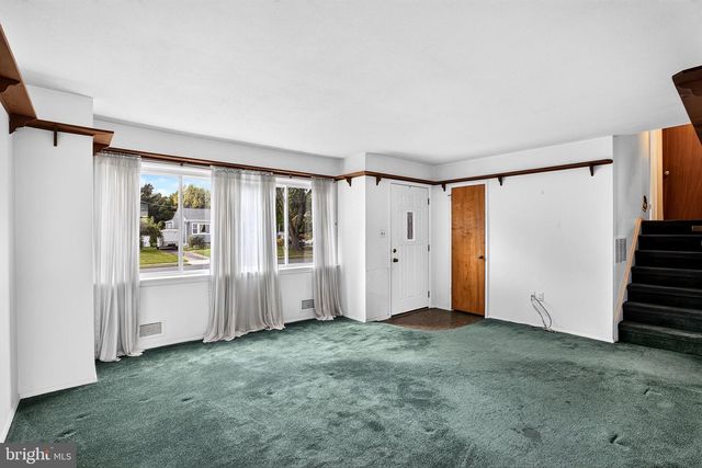 6 WICKFORD AVE, Ewing, NJ 08628