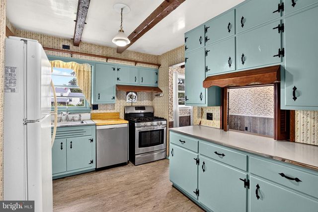 6 WICKFORD AVE, Ewing, NJ 08628